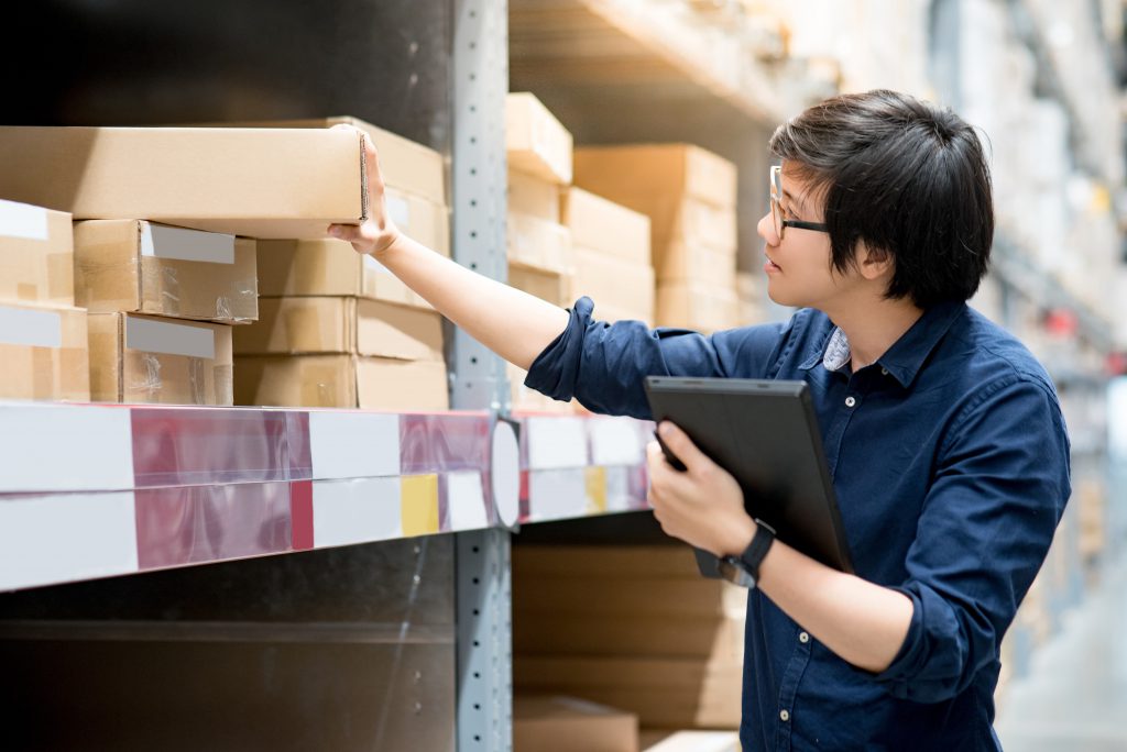 shutterstock_1082032_G2D2R Globale Wartung / Lifecycle-Services / Hardware-Support / Vertriebsdienstleistungen