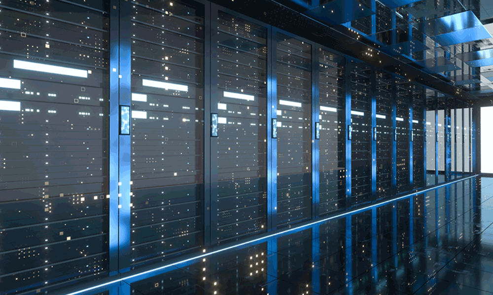 data-center Ein Foto von zahlreichen schwarzen Computerservern in transparenten Schränken in einem Rechenzentrum.